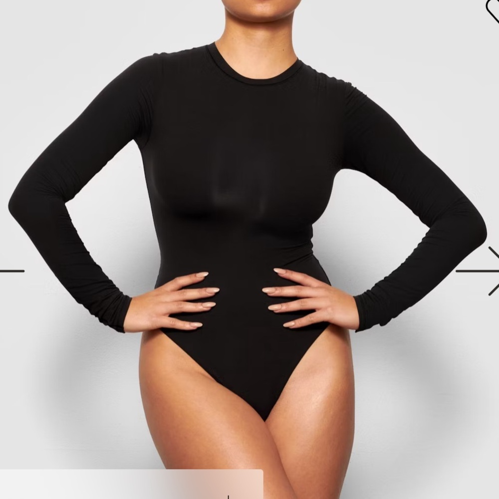 SKIMS LONG SLEEVE CREW NECK BODYSUIT